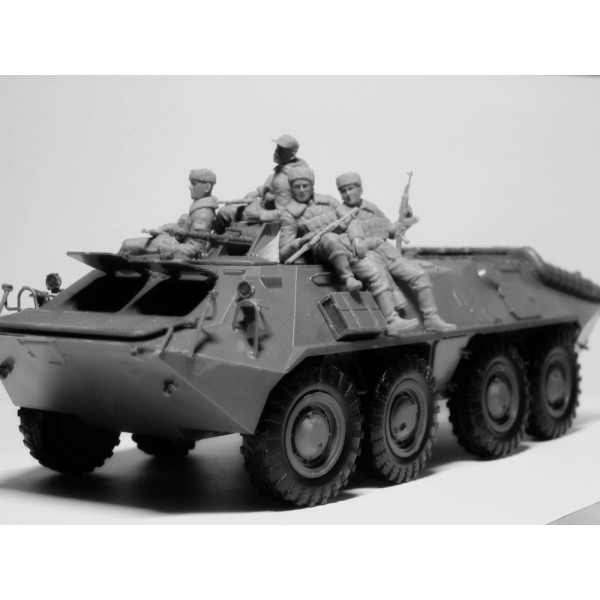 Радянські десантники на бронетехніці (1979-1991), (4 фігури) 1/35 ICM 35637