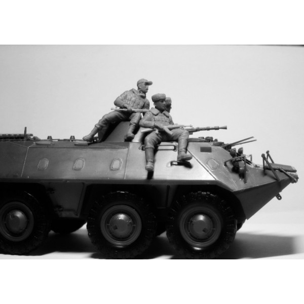 Радянські десантники на бронетехніці (1979-1991), (4 фігури) 1/35 ICM 35637