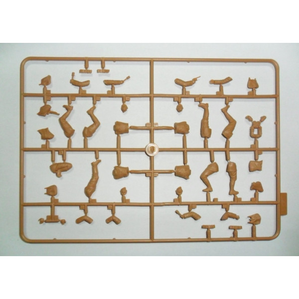 German Infantry in Gas Masks (1918) (4 figures) 1/35 ICM 35695