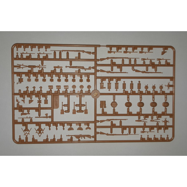 French Infantry on the march (1914) (4 figures)   1/35 ICM 35705