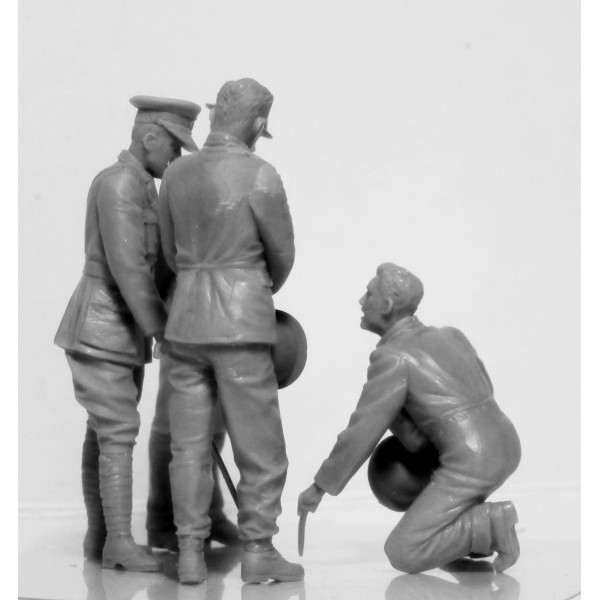  WWI British Tank Crew (4 figures) (100% new molds) 1/35 ICM 35708