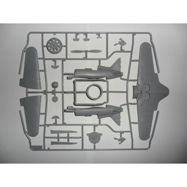 І-16 тип 28, Радянський винищувач ІІ МВ 1/48  ICM 48098