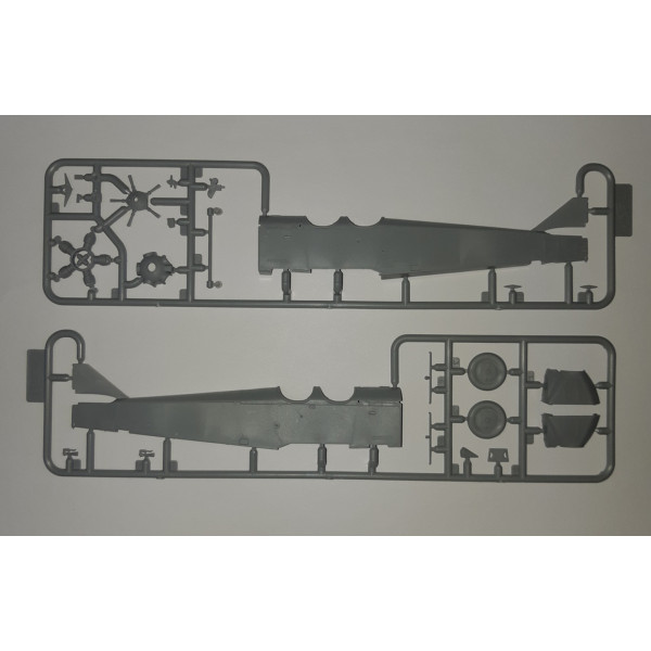  У-2/По-2ВС з радянськими пілотами і техніками (1943-1945 р.) 1/48  ICM 48254