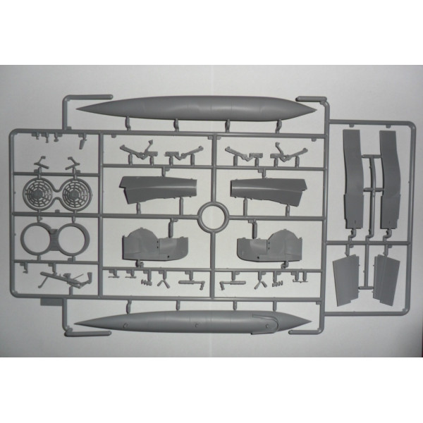 МіГ-25 РБ, радянський літак-розвідник 1/48  ICM 48902