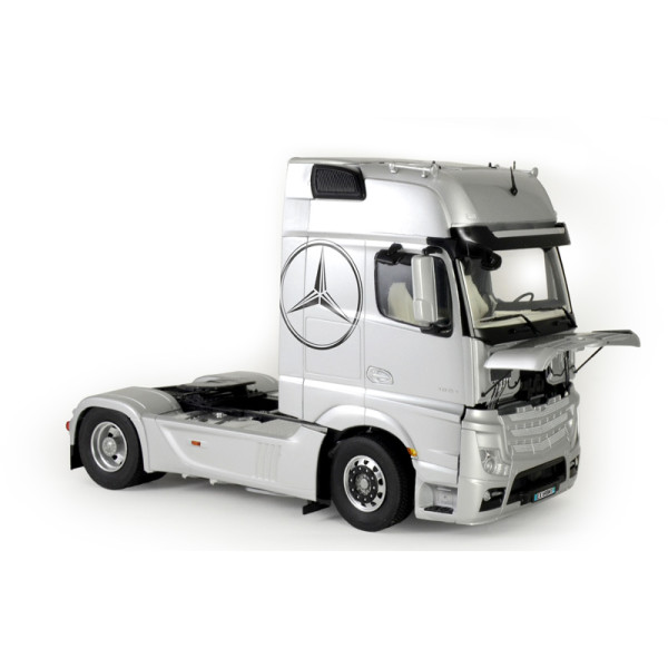 Автомобіль Mercedes Benz Actros MP4 Gigaspace 1/24 Italeri  3905