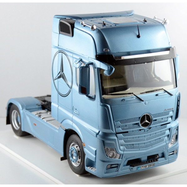Автомобіль Mercedes Benz Actros MP4 Gigaspace 1/24 Italeri  3905