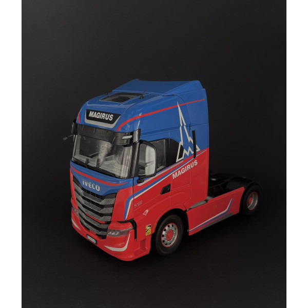 IVECO S-WAY 1/24  Italeri 3963