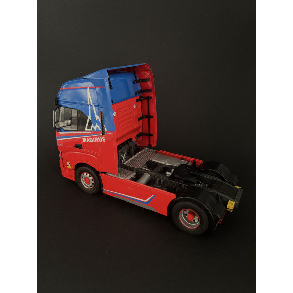 IVECO S-WAY 1/24  Italeri 3963
