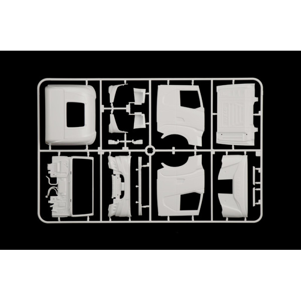 IVECO S-WAY 1/24  Italeri 3963