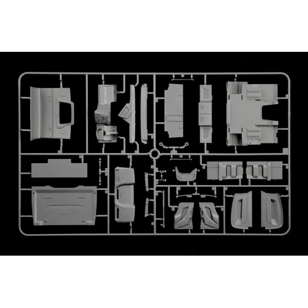 IVECO S-WAY 1/24  Italeri 3963