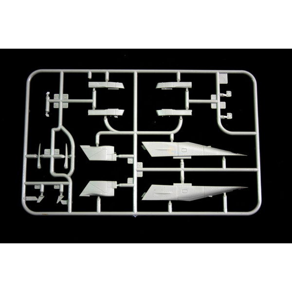 General Dynamics F-16D Block 50 - USAF Viper 2 seat  1/48 Kinetic 48005