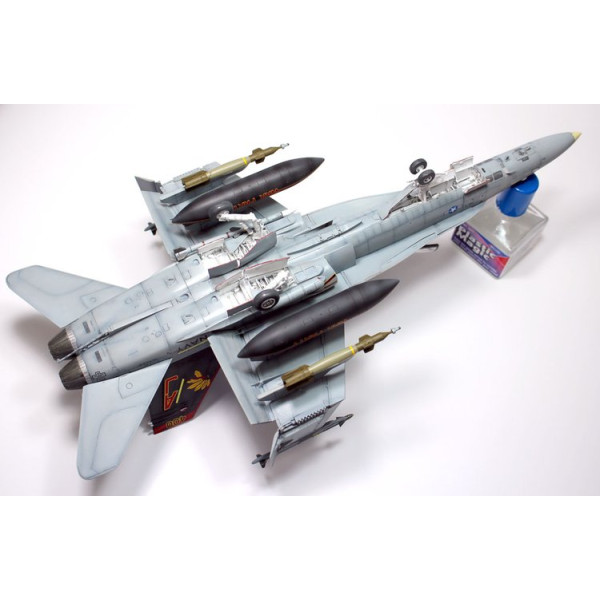  F/A-18C US Navy, Swiss & Topgun  1/48 Kinetic 48031
