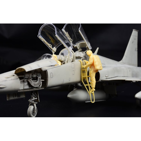  F-5F "Tiger" II 1/32 Kitty Hawk KH32019