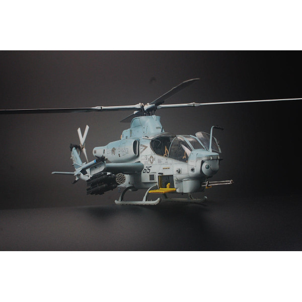 AH-1Z Viper   1/48 Zimi model 80125