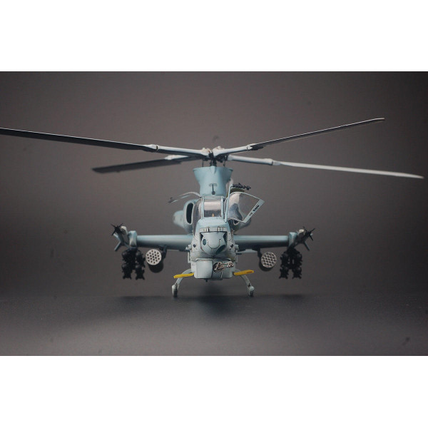 AH-1Z Viper   1/48 Zimi model 80125