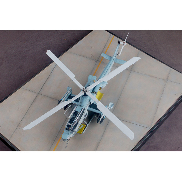 AH-1Z Viper   1/48 Zimi model 80125