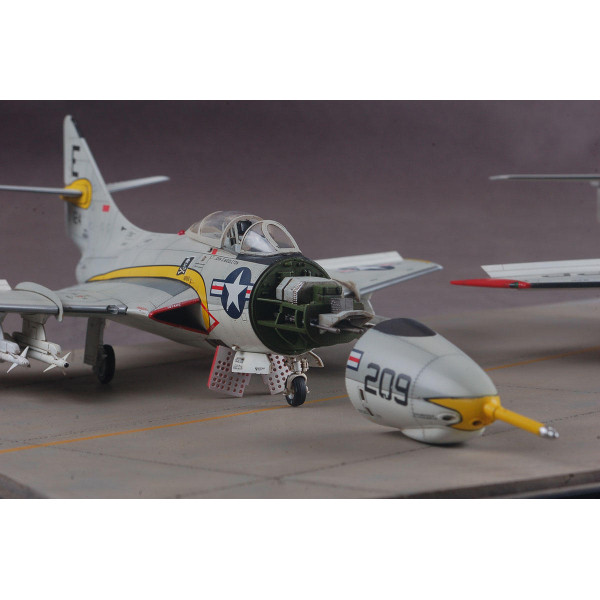 American fighter F9F-8 & F9F-8P Cougar 1/48 Zimi model 80127