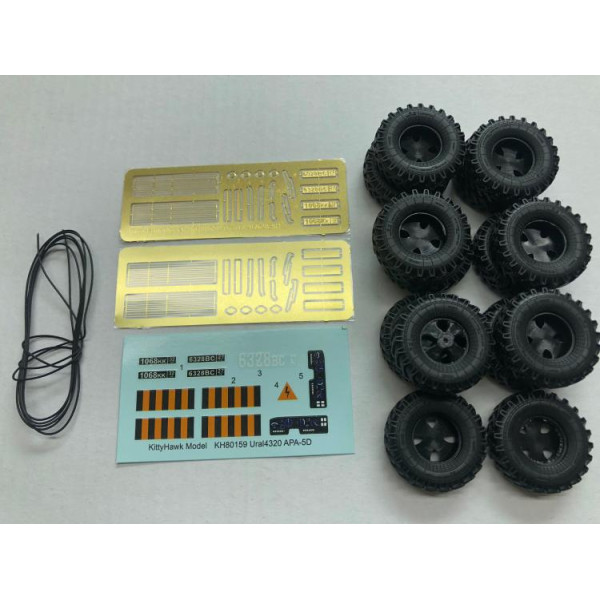 Ural-4320 and APA-5D 1/48 Zimi Model 80159