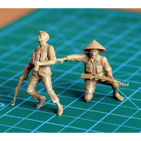 "Charlie on the left" (Vietnam War Series) 1/35 MasterBox 35105