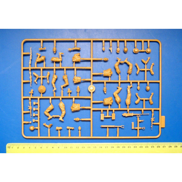 "Charlie on the left" (Vietnam War Series) 1/35 MasterBox 35105