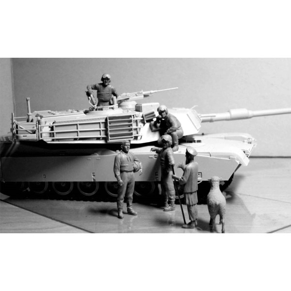  Modern US tankmen in Afghanistan. "Can we buy one of your sheep for a BBQ?" 1/35 MasterBox 35131