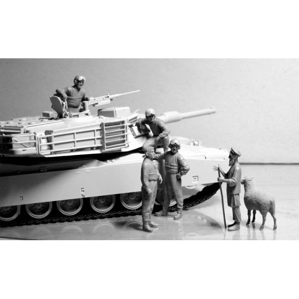  Modern US tankmen in Afghanistan. "Can we buy one of your sheep for a BBQ?" 1/35 MasterBox 35131
