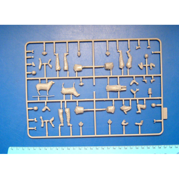  Modern US tankmen in Afghanistan. "Can we buy one of your sheep for a BBQ?" 1/35 MasterBox 35131