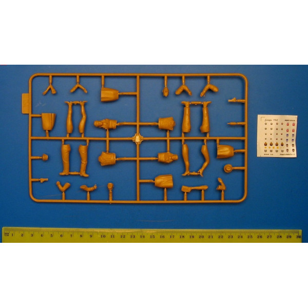 Europe 1945 - 2 GI Joes with females 1/35 MasterBox 3514