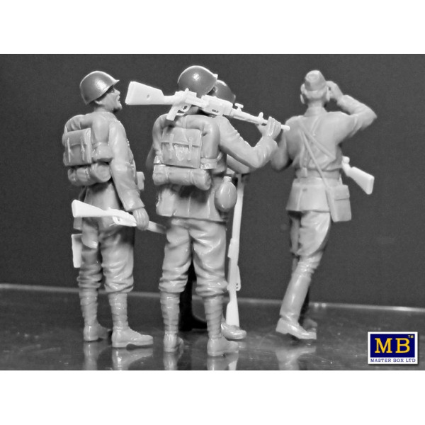 Italian military men, WWII era   1/35 MasterBox 35144