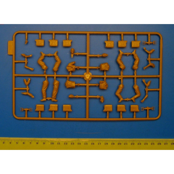 Німецькі танкісти за грою в карти 1/35 MasterBox 3525