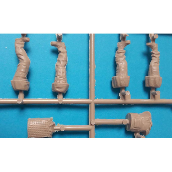 Modern German Tank Crew   1/35 Meng Model  hs-006