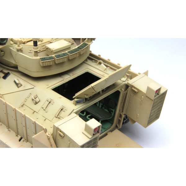 M2A3 Bradley w/BUSK III  1/35 Meng model ss-004