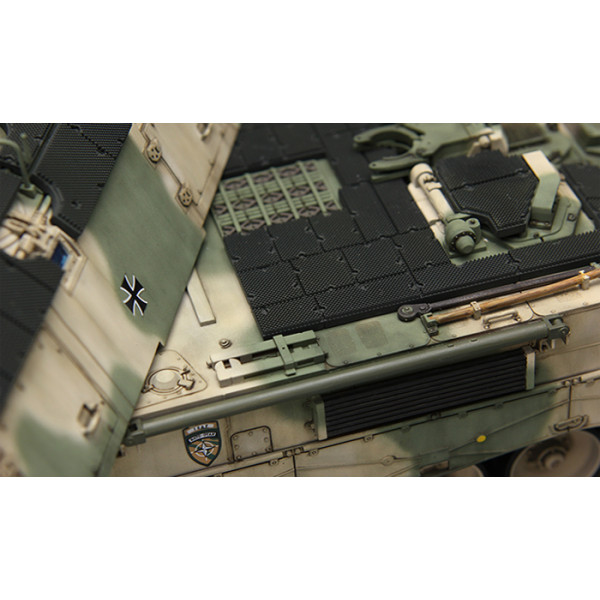 Panzerhaubitze 2000 w/Add-On Armor 1/35 Meng Model  ts-019