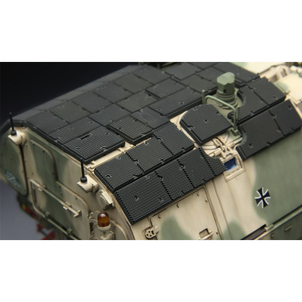 Panzerhaubitze 2000 w/Add-On Armor 1/35 Meng Model  ts-019