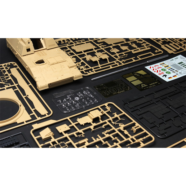 Panzerhaubitze 2000 w/Add-On Armor 1/35 Meng Model  ts-019