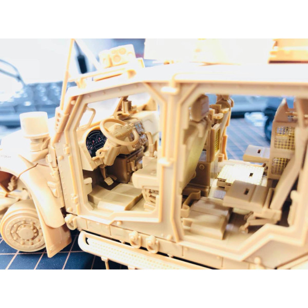 British Army Husky TSV (Tactical Support Vehicle) 1/35 Meng model vs-009