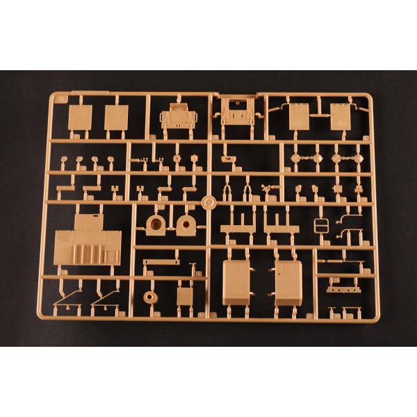 LVSR MKR16 Tractor   1/35 I Love Kit 63549