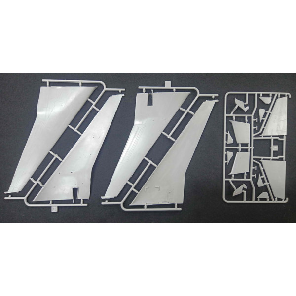 McDonnell Douglas MD-11 with Pratt & Whitney engines  1/144 Mikro-Mir 144-036  