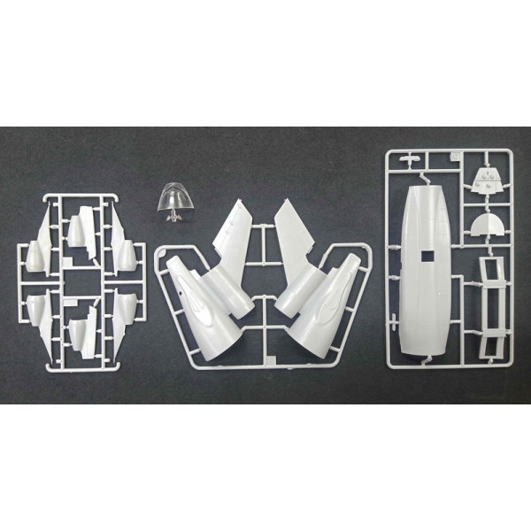 McDonnell Douglas MD-11 with Pratt & Whitney engines  1/144 Mikro-Mir 144-036  