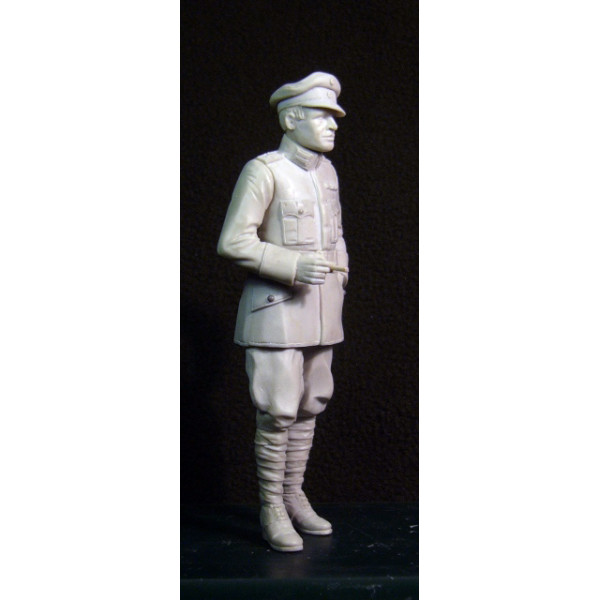 Ernst Udet. WW I Flying Ace  1/16 MiniArt 16030