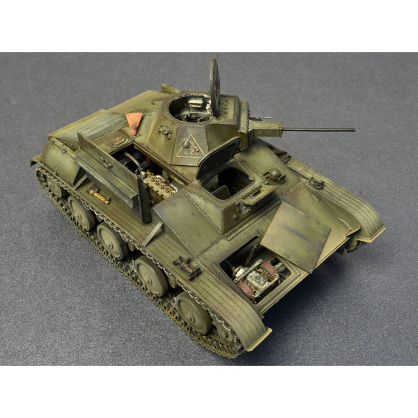 T-60 Радянський легкий танк ранніх випусків  1/35 MiniArt 35215