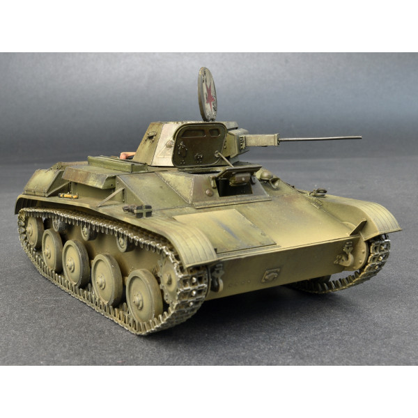 T-60 Радянський легкий танк ранніх випусків  1/35 MiniArt 35215