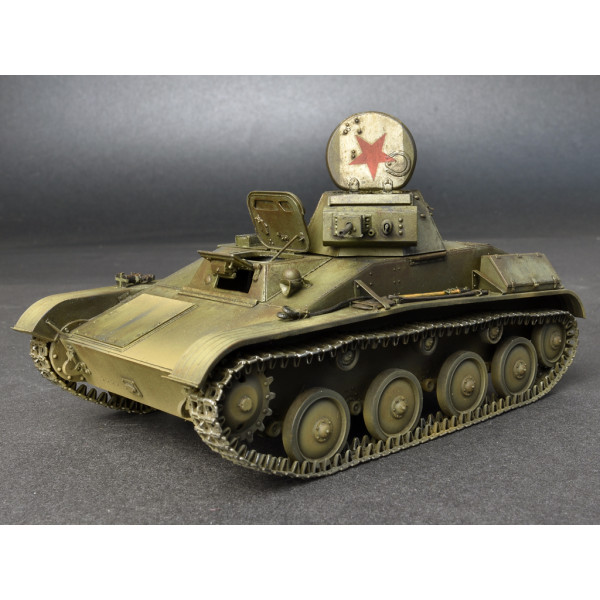 T-60 Радянський легкий танк ранніх випусків  1/35 MiniArt 35215