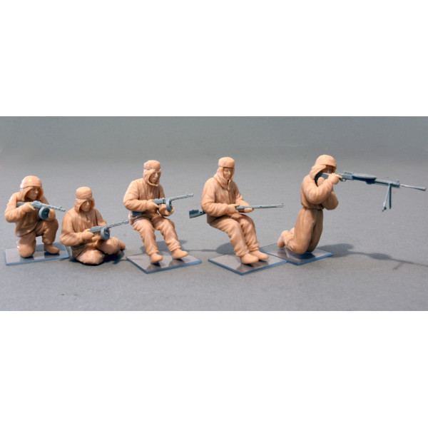 Soviet Assault Infantry Winter Camouflage Cloaks  1/35 MiniArt 35226