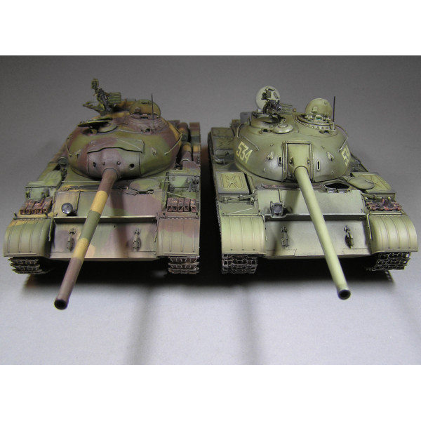 T-54-2 Радянський середній танк Обр. 1949 г. З інтер'єром  1/35 MiniArt 37004