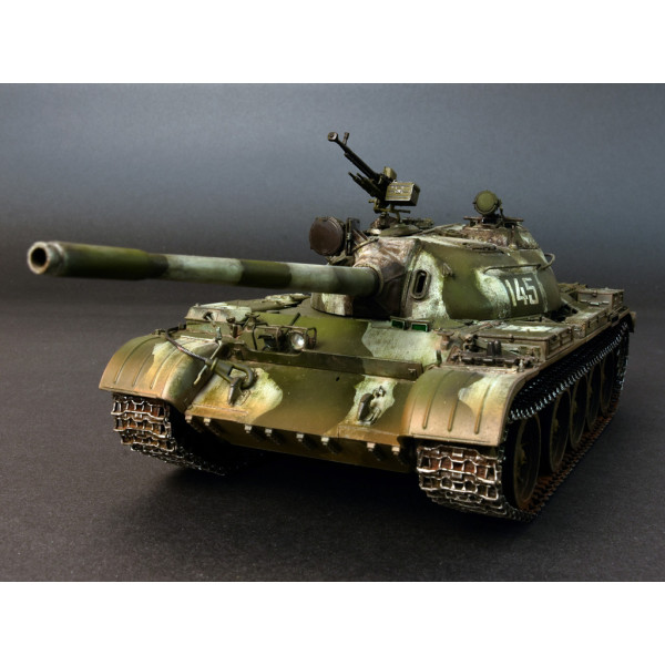 T-54Б Радянський середній танк раннього випуску. Набір з повним інтер'єром  1/35 MiniArt 37011