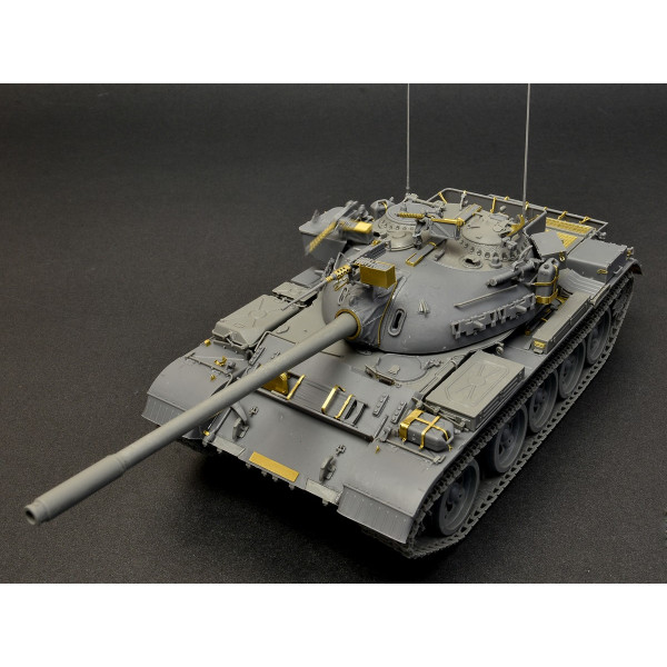 Модель Танка ТИРАН 4 пізнього типу. з інтер'єром 1/35 MiniArt 37029