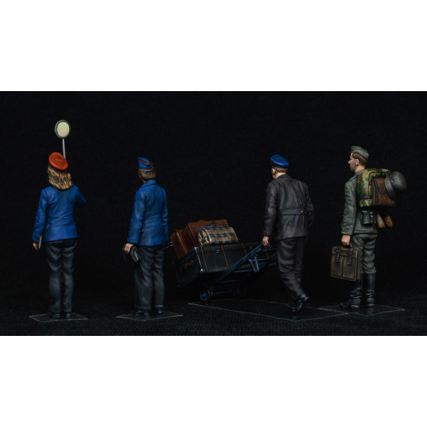Персонал німецького залізничного вокзалу 1930-40-х років MiniArt 38010