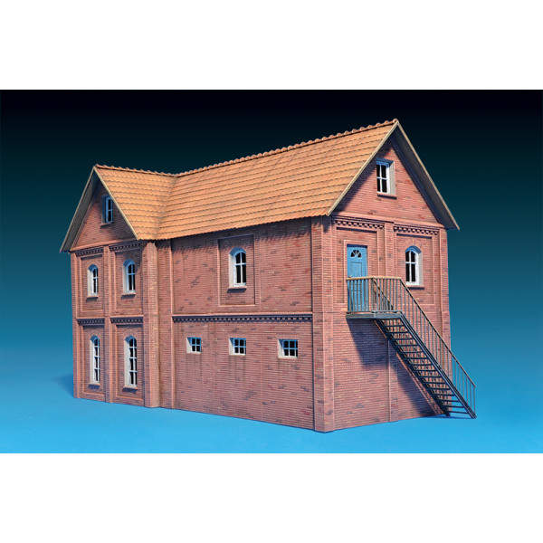 Administrative Building with Workshop (Multicolored Kit) 1/72 MiniArt 72021