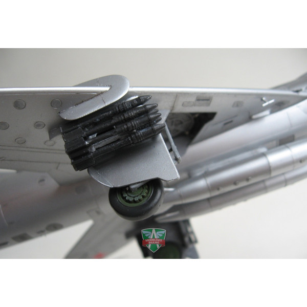 Радянський винищувач-бомбардувальник Сухий СУ-7Б 1/72 Modelsvit 72006
